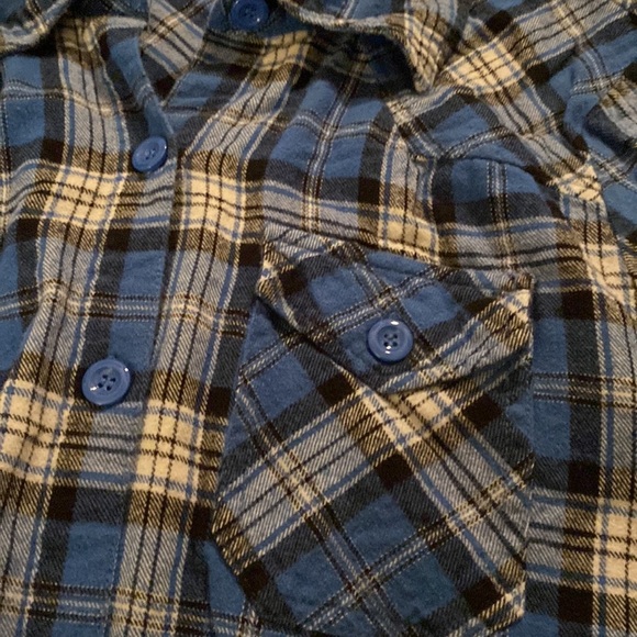 Twenty one button down flannel. Size L. Blue plaid. Nice colors, cozy and cute! - Picture 4 of 6
